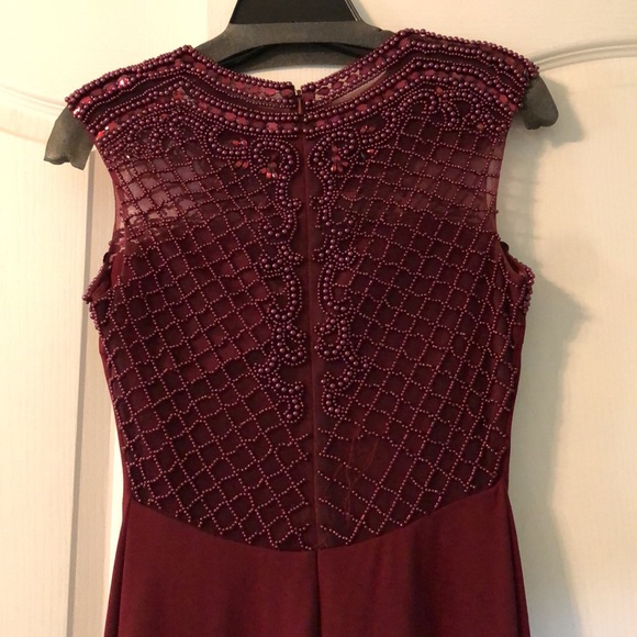 Maroon gown. Beaded top and back. - Picture 3 of 6